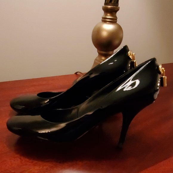 Shoes - Picture 5 of 5